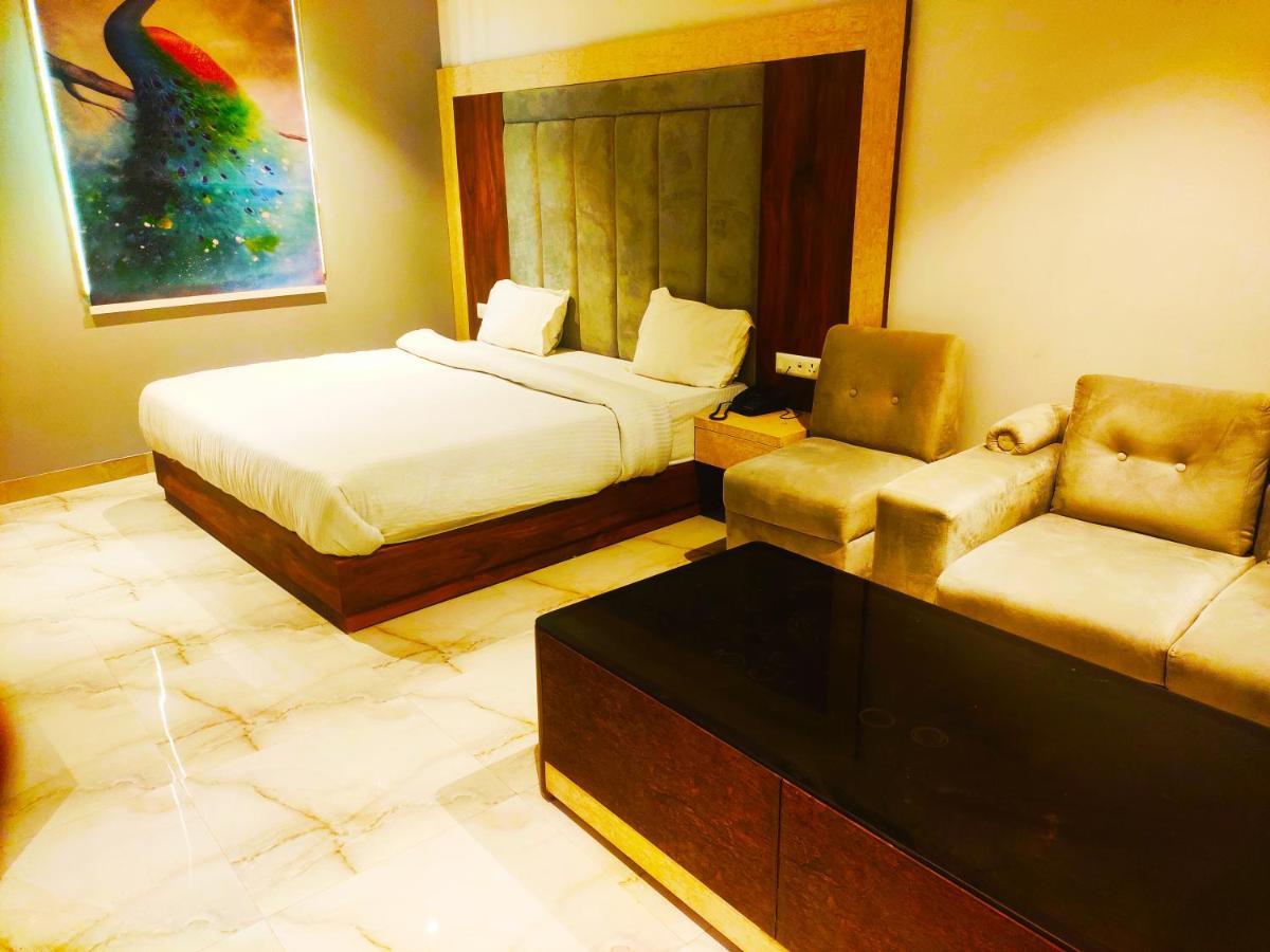 Hotel The Nilsa New Delhi Exterior photo